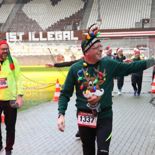 07.12.2025 - St. Pauli X-Mass-Run No. 15 Luisa Fischer http://msf.ph/oto/9389107 07.12.2025 12:00:09 Ziel 15, 1406, 15, 1337, 1865, 1864, 4306, 862, 1864, 1865, 1868, 2627, 2630, 2741, 4242, 4306, 4744, 4754, 4790 meine-sportfotos.de