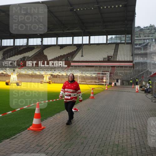 07.12.2025 - St. Pauli X-Mass-Run No. 15 Fabian Wolf http://msf.ph/oto/9389108 07.12.2025 10:20:53 Ziel 392, 1016, 1076, 1466, 2799, 4517 meine-sportfotos.de