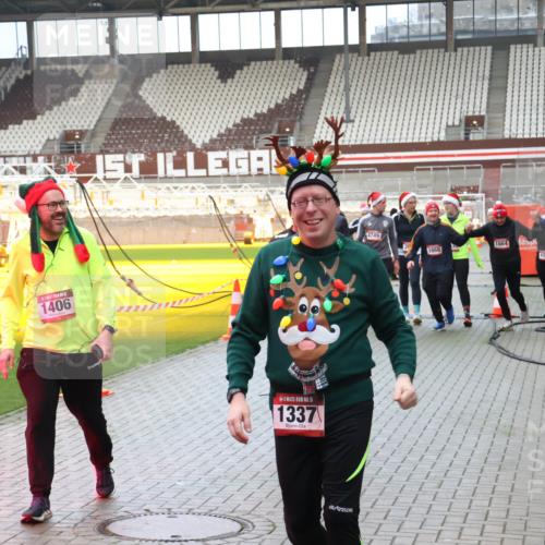 07.12.2025 - St. Pauli X-Mass-Run No. 15 Luisa Fischer http://msf.ph/oto/9389109 07.12.2025 12:00:10 Ziel 1406, 15, 1337, 4749, 1868, 1864, 4306, 1865, 1864, 1865, 1868, 2627, 2630, 2741, 4242, 4306, 4743, 4744, 4754, 4790 meine-sportfotos.de