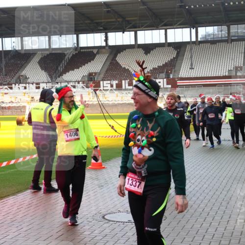 07.12.2025 - St. Pauli X-Mass-Run No. 15 Luisa Fischer http://msf.ph/oto/9389111 07.12.2025 12:00:10 Ziel 1406, 1337, 1864, 1868, 27, 4306, 1865, 1864, 1865, 1868, 2627, 2630, 2741, 4242, 4306, 4743, 4744, 4754, 4790 meine-sportfotos.de