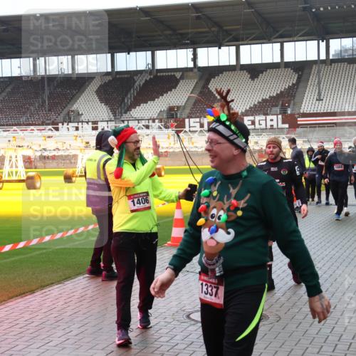 07.12.2025 - St. Pauli X-Mass-Run No. 15 Luisa Fischer http://msf.ph/oto/9389112 07.12.2025 12:00:11 Ziel 1406, 1337, 1868, 2627, 1864, 1865, 1864, 1865, 1868, 2627, 2630, 2741, 4242, 4306, 4743, 4744, 4752, 4754, 4790 meine-sportfotos.de