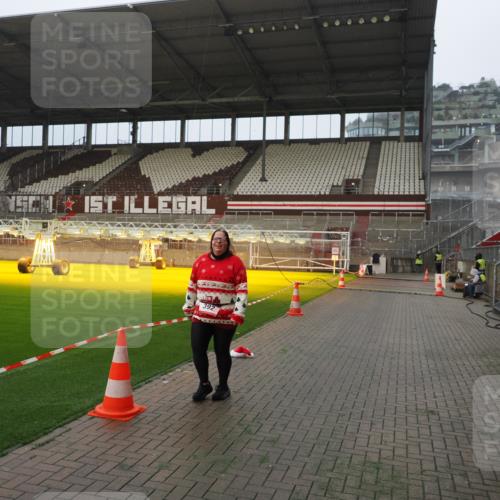 07.12.2025 - St. Pauli X-Mass-Run No. 15 Fabian Wolf http://msf.ph/oto/9389113 07.12.2025 10:20:53 Ziel 392, 1016, 1076, 1466, 2799, 4517 meine-sportfotos.de