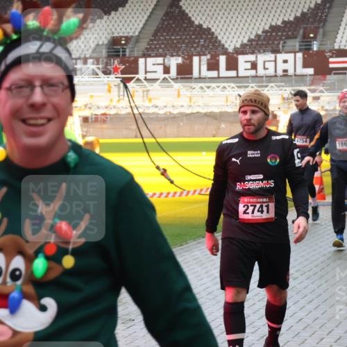 07.12.2025 - St. Pauli X-Mass-Run No. 15 Luisa Fischer http://msf.ph/oto/9389116 07.12.2025 12:00:12 Ziel 4754, 5, 2741, 1868, 4749, 1864, 1864, 1865, 1868, 2627, 2630, 2741, 4242, 4306, 4743, 4744, 4752, 4754, 4790 meine-sportfotos.de