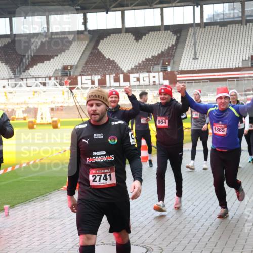 07.12.2025 - St. Pauli X-Mass-Run No. 15 Luisa Fischer http://msf.ph/oto/9389125 07.12.2025 12:00:14 Ziel 2741, 864, 49, 2630, 06, 1865, 1864, 1865, 1868, 2627, 2630, 2741, 4242, 4306, 4743, 4744, 4752, 4754 meine-sportfotos.de