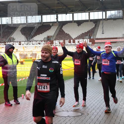 07.12.2025 - St. Pauli X-Mass-Run No. 15 Luisa Fischer http://msf.ph/oto/9389126 07.12.2025 12:00:14 Ziel 679, 15, 2741, 1864, 4744, 749, 2630, 1865, 2627, 1864, 1865, 1868, 2627, 2630, 2741, 4242, 4306, 4743, 4744, 4752, 4754 meine-sportfotos.de