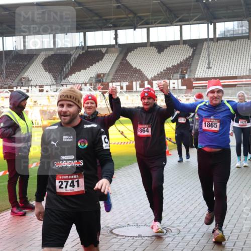 07.12.2025 - St. Pauli X-Mass-Run No. 15 Luisa Fischer http://msf.ph/oto/9389128 07.12.2025 12:00:15 Ziel 1864, 5, 2741, 4744, 2630, 2627, 1865, 1864, 1865, 1868, 2627, 2630, 2741, 4242, 4306, 4743, 4744, 4752, 4754 meine-sportfotos.de
