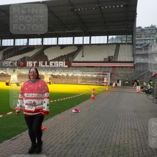 07.12.2025 - St. Pauli X-Mass-Run No. 15 Fabian Wolf http://msf.ph/oto/9389138 07.12.2025 10:20:55 Ziel 392, 2799, 4517 meine-sportfotos.de