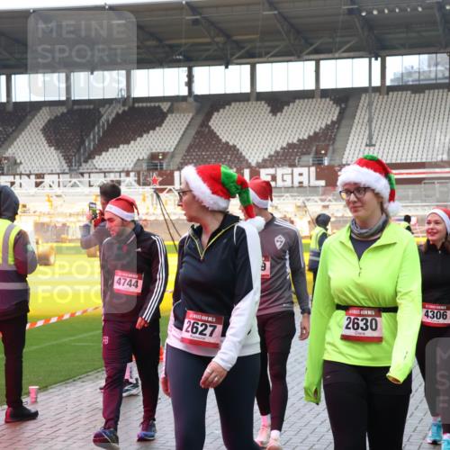 07.12.2025 - St. Pauli X-Mass-Run No. 15 Luisa Fischer http://msf.ph/oto/9389140 07.12.2025 12:00:22 Ziel 4744, 5, 2627, 9, 2630, 4306, 1864, 1865, 1868, 2627, 2630, 2741, 4306, 4743, 4744, 4752, 4754 meine-sportfotos.de
