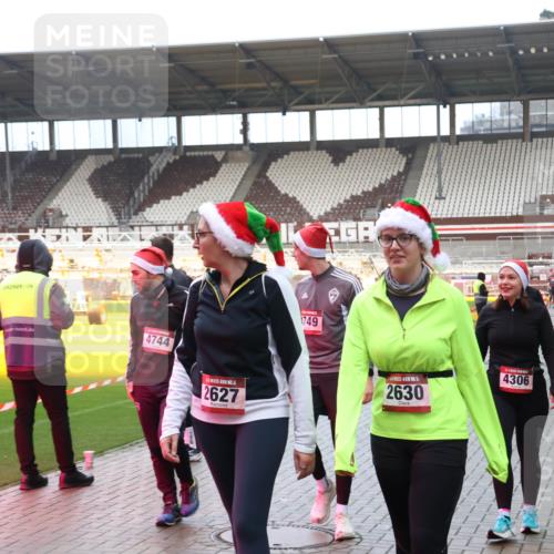 07.12.2025 - St. Pauli X-Mass-Run No. 15 Luisa Fischer http://msf.ph/oto/9389141 07.12.2025 12:00:22 Ziel 4744, 5, 2627, 1749, 2630, 4306, 1864, 1865, 1868, 2627, 2630, 2741, 4306, 4743, 4744, 4752, 4754 meine-sportfotos.de