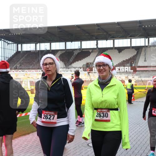 07.12.2025 - St. Pauli X-Mass-Run No. 15 Luisa Fischer http://msf.ph/oto/9389145 07.12.2025 12:00:23 Ziel 15, 2627, 15, 2630, 4306, 1864, 1865, 1868, 2627, 2630, 2741, 4306, 4743, 4744, 4752, 4754 meine-sportfotos.de