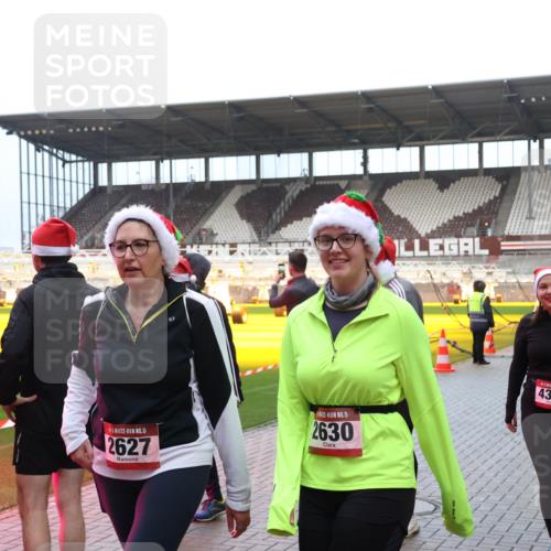 07.12.2025 - St. Pauli X-Mass-Run No. 15 Luisa Fischer http://msf.ph/oto/9389146 07.12.2025 12:00:23 Ziel 15, 2627, 15, 2630, 4306, 1864, 1865, 1868, 2627, 2630, 2741, 4306, 4743, 4744, 4752, 4754 meine-sportfotos.de