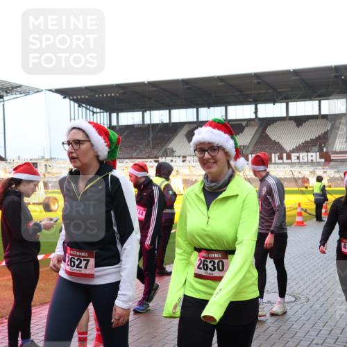 07.12.2025 - St. Pauli X-Mass-Run No. 15 Luisa Fischer http://msf.ph/oto/9389148 07.12.2025 12:00:24 Ziel 15, 2627, 15, 2630, 4306, 4242, 1864, 1865, 1868, 2627, 2630, 2741, 4306, 4743, 4744, 4752, 4754 meine-sportfotos.de