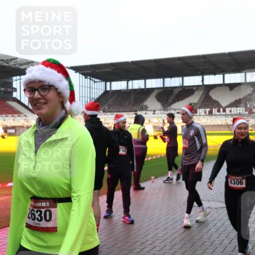 07.12.2025 - St. Pauli X-Mass-Run No. 15 Luisa Fischer http://msf.ph/oto/9389152 07.12.2025 12:00:25 Ziel 15, 2630, 744, 49, 4306, 14947, 1864, 1865, 1868, 2264, 2627, 2630, 2741, 4306, 4743, 4744, 4752, 4754 meine-sportfotos.de