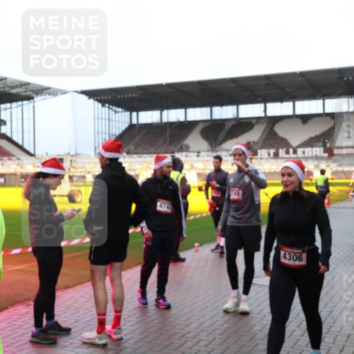 07.12.2025 - St. Pauli X-Mass-Run No. 15 Luisa Fischer http://msf.ph/oto/9389154 07.12.2025 12:00:25 Ziel 115, 949, 4306, 1864, 1865, 1868, 2264, 2627, 2630, 2741, 4306, 4743, 4744, 4752, 4754 meine-sportfotos.de