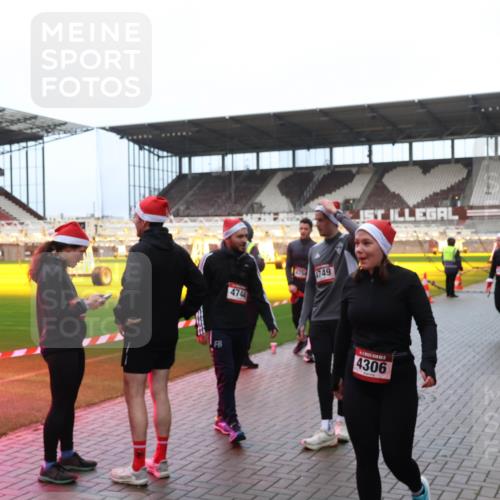 07.12.2025 - St. Pauli X-Mass-Run No. 15 Luisa Fischer http://msf.ph/oto/9389155 07.12.2025 12:00:25 Ziel 4744, 1749, 4306, 1864, 1865, 1868, 2264, 2627, 2630, 2741, 4306, 4743, 4744, 4752, 4754 meine-sportfotos.de