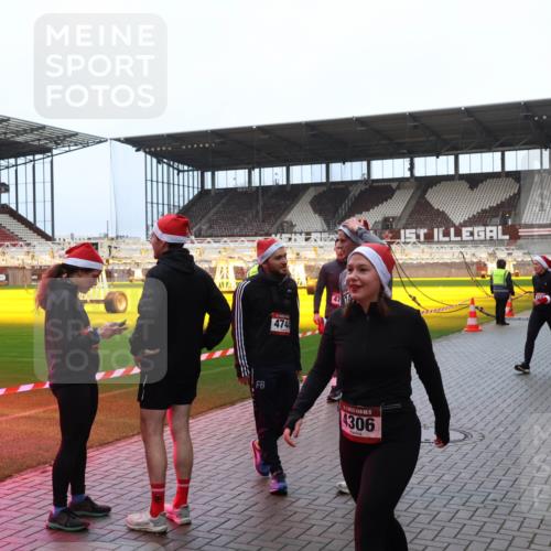 07.12.2025 - St. Pauli X-Mass-Run No. 15 Luisa Fischer http://msf.ph/oto/9389157 07.12.2025 12:00:25 Ziel 4744, 5, 4306, 1864, 1865, 1868, 2264, 2627, 2630, 2741, 4306, 4743, 4744, 4752, 4754 meine-sportfotos.de