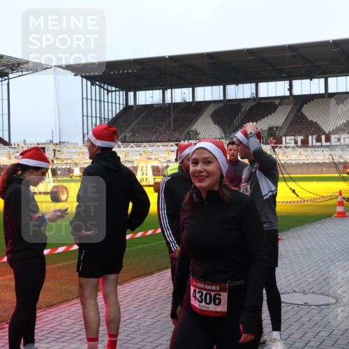 07.12.2025 - St. Pauli X-Mass-Run No. 15 Luisa Fischer http://msf.ph/oto/9389158 07.12.2025 12:00:26 Ziel 15, 4306, 19, 4242, 1864, 1865, 1868, 2264, 2627, 2630, 2741, 4306, 4743, 4744, 4752, 4754 meine-sportfotos.de