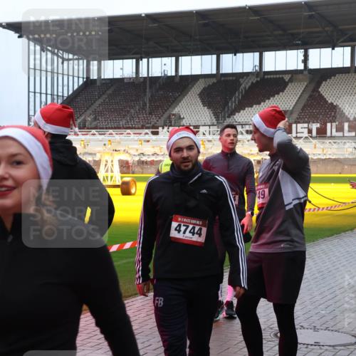 07.12.2025 - St. Pauli X-Mass-Run No. 15 Luisa Fischer http://msf.ph/oto/9389162 07.12.2025 12:00:26 Ziel 15, 4744, 49, 1864, 1865, 1868, 2264, 2627, 2630, 2741, 4306, 4743, 4744, 4752, 4754 meine-sportfotos.de