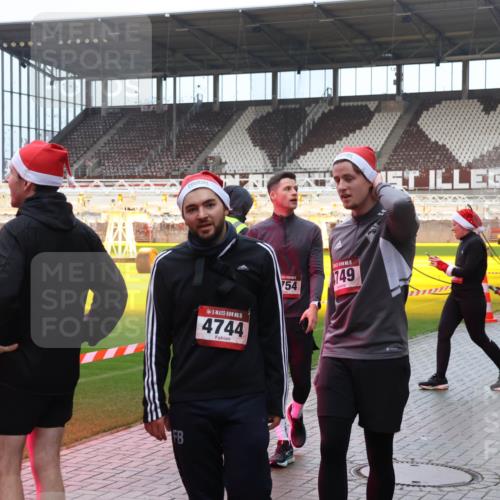 07.12.2025 - St. Pauli X-Mass-Run No. 15 Luisa Fischer http://msf.ph/oto/9389163 07.12.2025 12:00:27 Ziel 15, 4744, 754, 749, 1864, 1865, 1868, 2264, 2267, 2627, 2630, 2741, 4306, 4743, 4744, 4752, 4754 meine-sportfotos.de