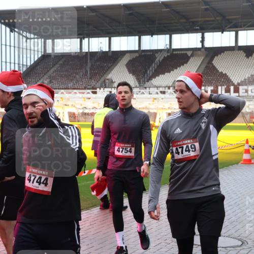 07.12.2025 - St. Pauli X-Mass-Run No. 15 Luisa Fischer http://msf.ph/oto/9389167 07.12.2025 12:00:28 Ziel 3533, 15, 4744, 4754, 15, 4749, 1864, 1865, 1868, 2264, 2267, 2741, 4306, 4743, 4752 meine-sportfotos.de