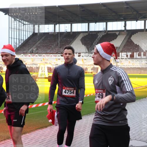 07.12.2025 - St. Pauli X-Mass-Run No. 15 Luisa Fischer http://msf.ph/oto/9389170 07.12.2025 12:00:28 Ziel 15, 4744, 14, 4754, 15, 1749, 1864, 1865, 1868, 2264, 2267, 2741, 4306, 4743, 4752 meine-sportfotos.de
