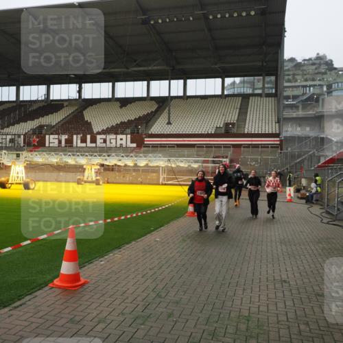 07.12.2025 - St. Pauli X-Mass-Run No. 15 Fabian Wolf http://msf.ph/oto/9389171 07.12.2025 10:21:08 Ziel 1386, 1407, 1898, 1900, 2565, 3984, 4338 meine-sportfotos.de