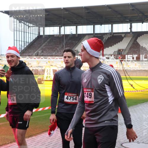07.12.2025 - St. Pauli X-Mass-Run No. 15 Luisa Fischer http://msf.ph/oto/9389172 07.12.2025 12:00:29 Ziel 3533, 714, 5, 4754, 15, 749, 1, 1864, 1865, 1868, 2264, 2267, 4306, 4743, 4752 meine-sportfotos.de