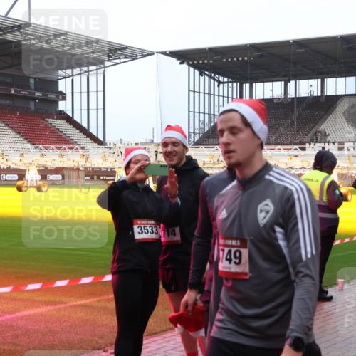 07.12.2025 - St. Pauli X-Mass-Run No. 15 Luisa Fischer http://msf.ph/oto/9389176 07.12.2025 12:00:30 Ziel 3533, 714, 749, 1864, 1865, 1868, 2264, 2267, 4306, 4743, 4752 meine-sportfotos.de