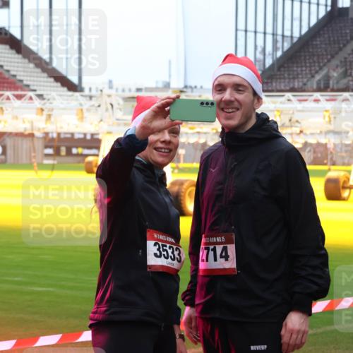07.12.2025 - St. Pauli X-Mass-Run No. 15 Luisa Fischer http://msf.ph/oto/9389181 07.12.2025 12:00:34 Ziel 15, 3533, 714, 1864, 1865, 1868, 2264, 2267, 4743, 4752 meine-sportfotos.de