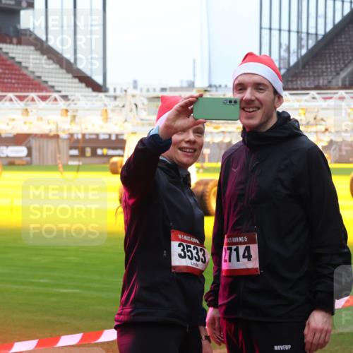 07.12.2025 - St. Pauli X-Mass-Run No. 15 Luisa Fischer http://msf.ph/oto/9389184 07.12.2025 12:00:35 Ziel 3533, 15, 714, 1865, 2264, 2267, 4743, 4752 meine-sportfotos.de