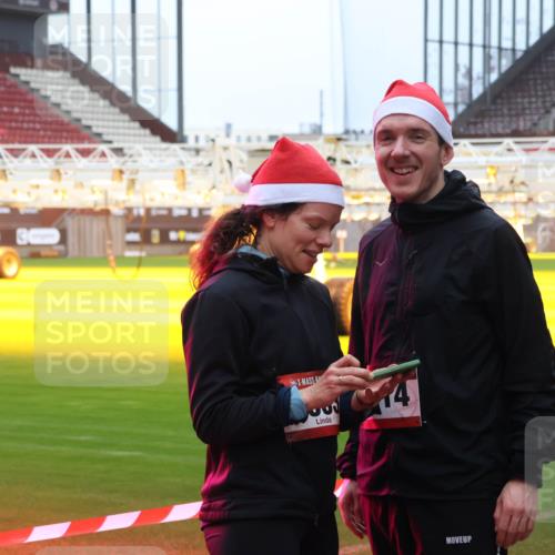 07.12.2025 - St. Pauli X-Mass-Run No. 15 Luisa Fischer http://msf.ph/oto/9389187 07.12.2025 12:00:36 Ziel 500, 2264, 2267, 4743, 4752 meine-sportfotos.de