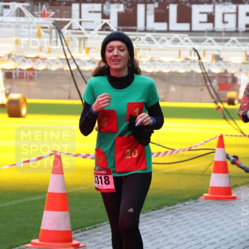 07.12.2025 - St. Pauli X-Mass-Run No. 15 Luisa Fischer http://msf.ph/oto/9389191 07.12.2025 12:01:13 Ziel 15, 318, 20, 2032, 124, 1225, 1443, 1635, 1665, 1880, 2032, 2264, 2267, 2463, 3318, 3322, 3323, 3325, 3584, 3587, 4723 meine-sportfotos.de