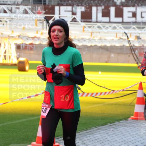 07.12.2025 - St. Pauli X-Mass-Run No. 15 Luisa Fischer http://msf.ph/oto/9389192 07.12.2025 12:01:13 Ziel 5, 18, 20, 2032, 124, 1225, 1443, 1635, 1665, 1880, 2032, 2264, 2267, 2463, 3318, 3322, 3323, 3325, 3584, 3587, 4723 meine-sportfotos.de