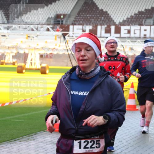 07.12.2025 - St. Pauli X-Mass-Run No. 15 Luisa Fischer http://msf.ph/oto/9389198 07.12.2025 12:01:14 Ziel 1225, 124, 1225, 1443, 1635, 1665, 1880, 2032, 2267, 2463, 3318, 3322, 3323, 3325, 3584, 3587, 4723 meine-sportfotos.de