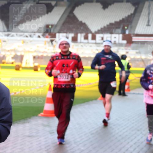 07.12.2025 - St. Pauli X-Mass-Run No. 15 Luisa Fischer http://msf.ph/oto/9389201 07.12.2025 12:01:15 Ziel 124, 1225, 1443, 1635, 1665, 1880, 2032, 2267, 2463, 3318, 3322, 3323, 3325, 3584, 3587, 4723 meine-sportfotos.de