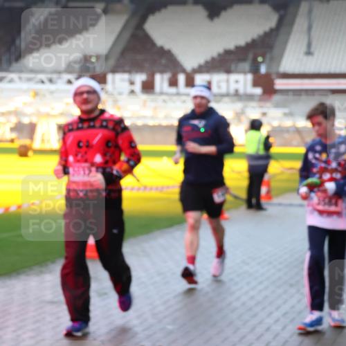 07.12.2025 - St. Pauli X-Mass-Run No. 15 Luisa Fischer http://msf.ph/oto/9389202 07.12.2025 12:01:15 Ziel 124, 1225, 1443, 1635, 1665, 1880, 2032, 2267, 2463, 3318, 3322, 3323, 3325, 3584, 3587, 4723 meine-sportfotos.de
