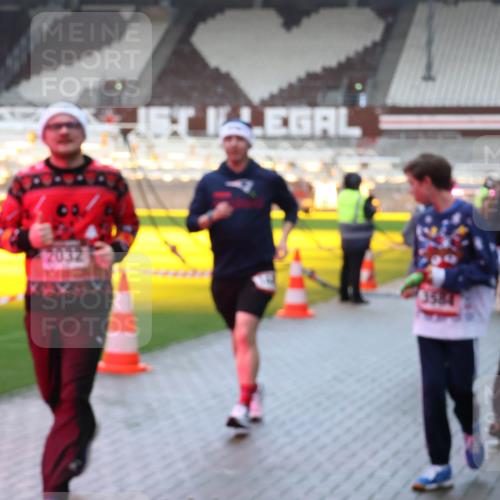 07.12.2025 - St. Pauli X-Mass-Run No. 15 Luisa Fischer http://msf.ph/oto/9389203 07.12.2025 12:01:16 Ziel 2032, 3584, 3547, 124, 1225, 1443, 1635, 1665, 1880, 2032, 2463, 3318, 3322, 3323, 3325, 3584, 3587, 4723 meine-sportfotos.de