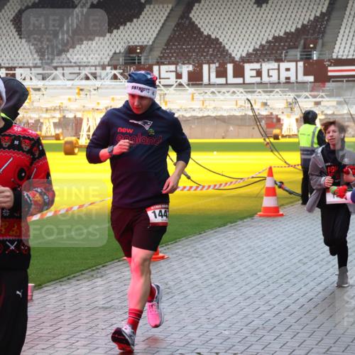 07.12.2025 - St. Pauli X-Mass-Run No. 15 Luisa Fischer http://msf.ph/oto/9389205 07.12.2025 12:01:16 Ziel 15, 2032, 144, 1, 358, 124, 1225, 1443, 1635, 1665, 1880, 2032, 2463, 3318, 3322, 3323, 3325, 3584, 3587, 4723 meine-sportfotos.de