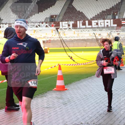07.12.2025 - St. Pauli X-Mass-Run No. 15 Luisa Fischer http://msf.ph/oto/9389207 07.12.2025 12:01:17 Ziel 1, 144, 124, 124, 1225, 1443, 1635, 1665, 1880, 2032, 2463, 3318, 3322, 3323, 3325, 3584, 3587, 4723 meine-sportfotos.de