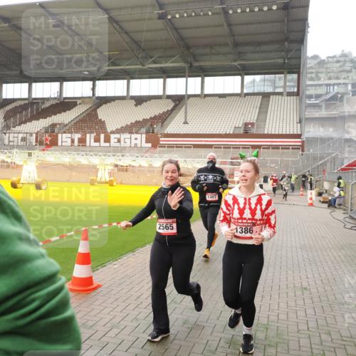07.12.2025 - St. Pauli X-Mass-Run No. 15 Fabian Wolf http://msf.ph/oto/9389208 07.12.2025 10:21:12 Ziel 1386, 1407, 1898, 1900, 2173, 2565, 3849, 3984, 4338 meine-sportfotos.de