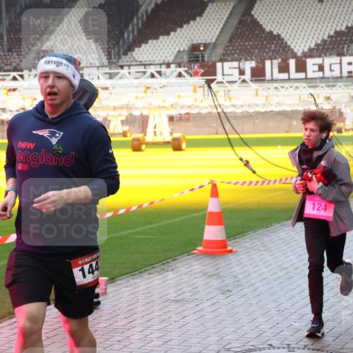 07.12.2025 - St. Pauli X-Mass-Run No. 15 Luisa Fischer http://msf.ph/oto/9389209 07.12.2025 12:01:17 Ziel 144, 124, 084, 124, 1225, 1443, 1635, 1665, 1880, 2032, 2463, 3318, 3322, 3323, 3325, 3584, 3587, 4723 meine-sportfotos.de