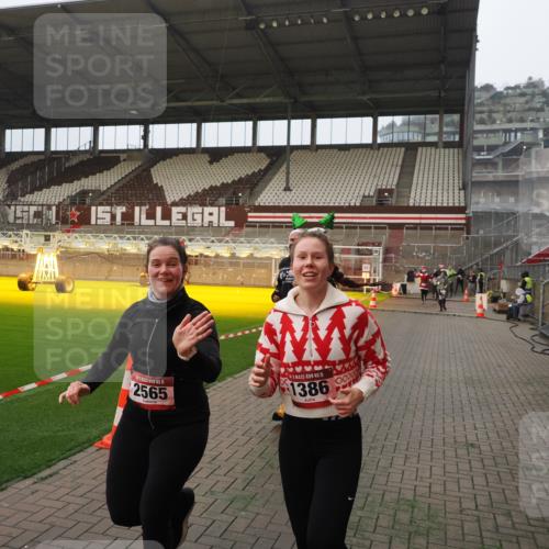 07.12.2025 - St. Pauli X-Mass-Run No. 15 Fabian Wolf http://msf.ph/oto/9389216 07.12.2025 10:21:12 Ziel 1386, 1407, 1898, 1900, 2173, 2565, 3849, 3984, 4338 meine-sportfotos.de