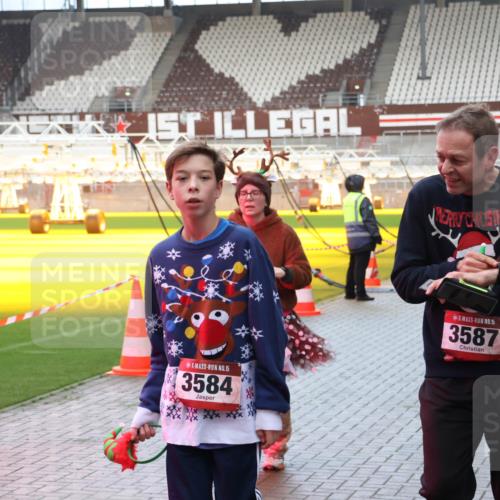 07.12.2025 - St. Pauli X-Mass-Run No. 15 Luisa Fischer http://msf.ph/oto/9389218 07.12.2025 12:01:20 Ziel 15, 3584, 15, 3587, 124, 1225, 1443, 1635, 1665, 1880, 2032, 2463, 3318, 3322, 3323, 3325, 3584, 3587, 3811, 3813, 3992, 4723 meine-sportfotos.de