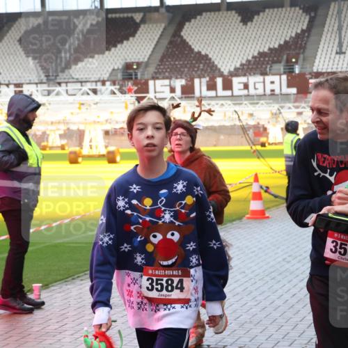 07.12.2025 - St. Pauli X-Mass-Run No. 15 Luisa Fischer http://msf.ph/oto/9389219 07.12.2025 12:01:20 Ziel 15, 3584, 15, 3587, 124, 1225, 1443, 1635, 1665, 1880, 2032, 2463, 3318, 3322, 3323, 3325, 3584, 3587, 3811, 3813, 3992, 4723 meine-sportfotos.de