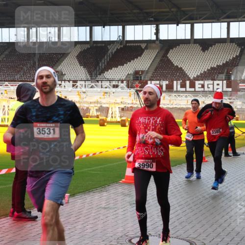 07.12.2025 - St. Pauli X-Mass-Run No. 15 Luisa Fischer http://msf.ph/oto/9389241 07.12.2025 12:01:42 Ziel 5, 3531, 2463, 3385, 3990, 665, 124, 1443, 1635, 1665, 1786, 1880, 1923, 1928, 1930, 1932, 2032, 2463, 2987, 2991, 3385, 3463, 3531, 3811, 3813, 3990, 3992 meine-sportfotos.de