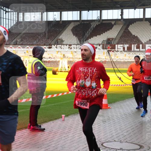 07.12.2025 - St. Pauli X-Mass-Run No. 15 Luisa Fischer http://msf.ph/oto/9389242 07.12.2025 12:01:43 Ziel 3531, 463, 3385, 3990, 124, 1443, 1635, 1665, 1786, 1880, 1923, 1928, 1930, 1932, 2463, 2987, 2991, 3385, 3463, 3531, 3811, 3813, 3981, 3990, 3992 meine-sportfotos.de