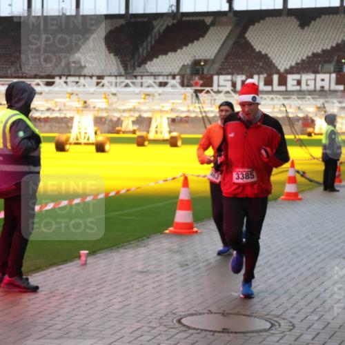 07.12.2025 - St. Pauli X-Mass-Run No. 15 Luisa Fischer http://msf.ph/oto/9389245 07.12.2025 12:01:43 Ziel 3385, 1665, 124, 1443, 1635, 1665, 1786, 1880, 1923, 1928, 1930, 1932, 2463, 2987, 2991, 3385, 3463, 3531, 3811, 3813, 3981, 3990, 3992 meine-sportfotos.de