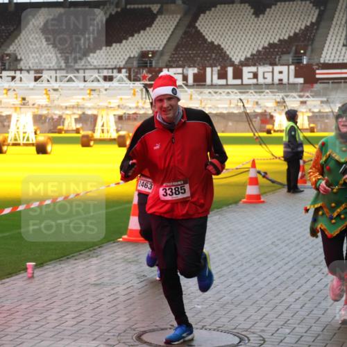 07.12.2025 - St. Pauli X-Mass-Run No. 15 Luisa Fischer http://msf.ph/oto/9389246 07.12.2025 12:01:44 Ziel 2463, 3385, 1665, 124, 1443, 1635, 1665, 1786, 1880, 1923, 1928, 1930, 1932, 2463, 2987, 2991, 3385, 3463, 3531, 3811, 3813, 3981, 3990, 3992 meine-sportfotos.de