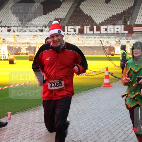 07.12.2025 - St. Pauli X-Mass-Run No. 15 Luisa Fischer http://msf.ph/oto/9389247 07.12.2025 12:01:44 Ziel 15, 3385, 1665, 124, 1443, 1635, 1665, 1786, 1880, 1923, 1928, 1930, 1932, 2463, 2987, 2991, 3385, 3463, 3531, 3811, 3813, 3981, 3990, 3992 meine-sportfotos.de