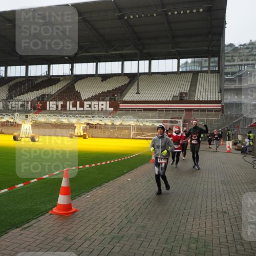 07.12.2025 - St. Pauli X-Mass-Run No. 15 Fabian Wolf http://msf.ph/oto/9389251 07.12.2025 10:21:18 Ziel 1326, 1386, 1407, 1898, 1900, 2173, 2565, 3062, 3384, 3540, 3541, 3848, 3849, 3984, 4117, 4338 meine-sportfotos.de